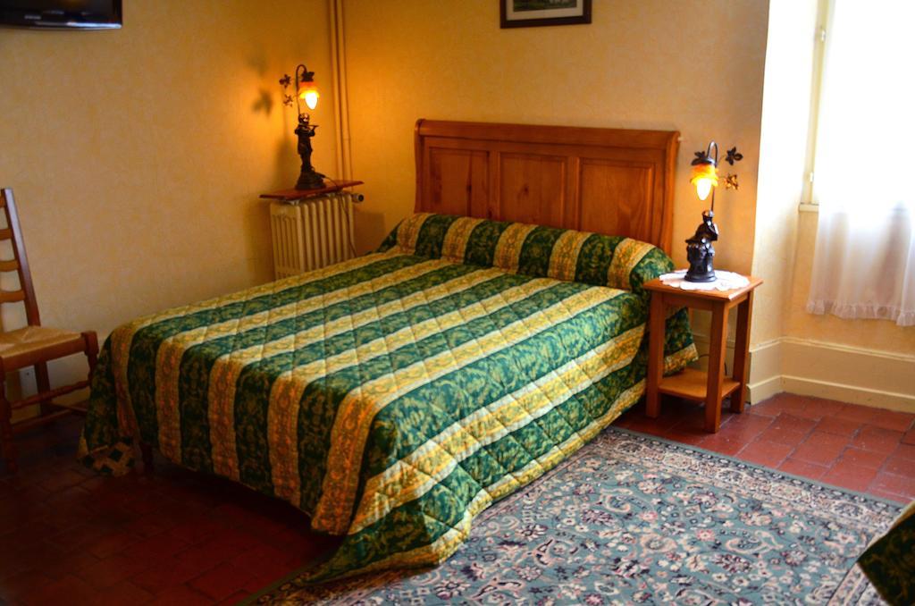 Lurcy-Lévis Auberge Bourbonnaise חדר תמונה